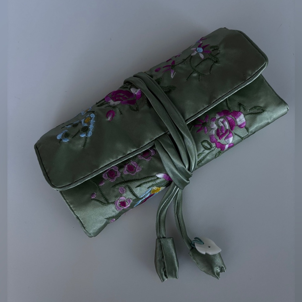 Elegant Floral Green Satin Foldable Jewelry Travel Pouch Organizer
